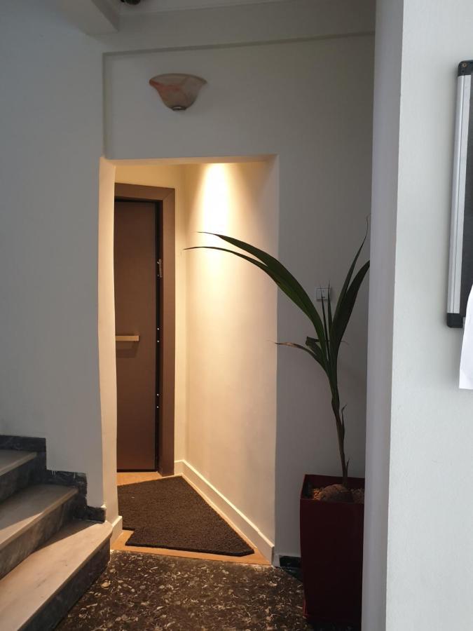 Apartamento Renovated Studio With Roof Garden Access, 15 M Walk To Acropolis Atenas Exterior foto