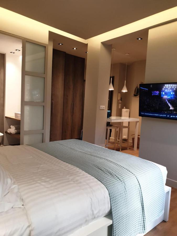 Apartamento Renovated Studio With Roof Garden Access, 15 M Walk To Acropolis Atenas Exterior foto