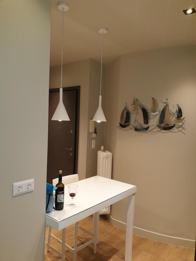 Apartamento Renovated Studio With Roof Garden Access, 15 M Walk To Acropolis Atenas Exterior foto